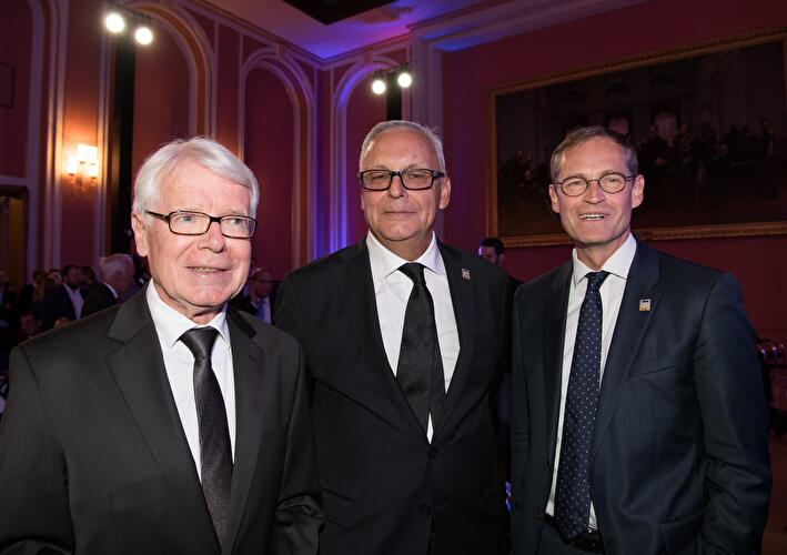 Reinhard Rauball (l-r), Werner Gegenbauer und Michael Müller