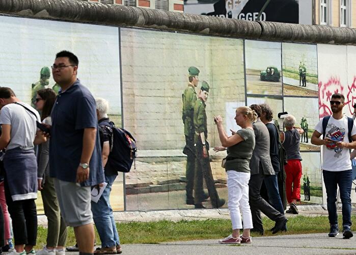 Jenseits der Mauer