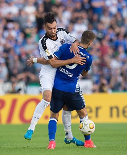 Schalke besiegt den BFC