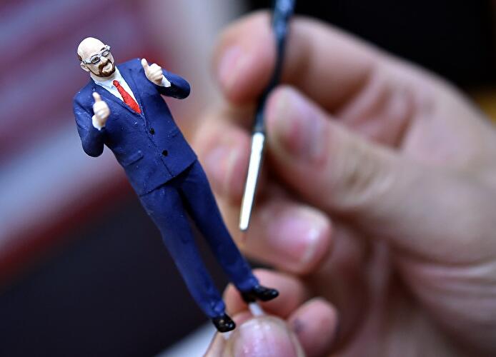Merkel und Schulz in Miniatur