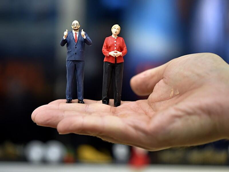 Merkel und Schulz in Miniatur