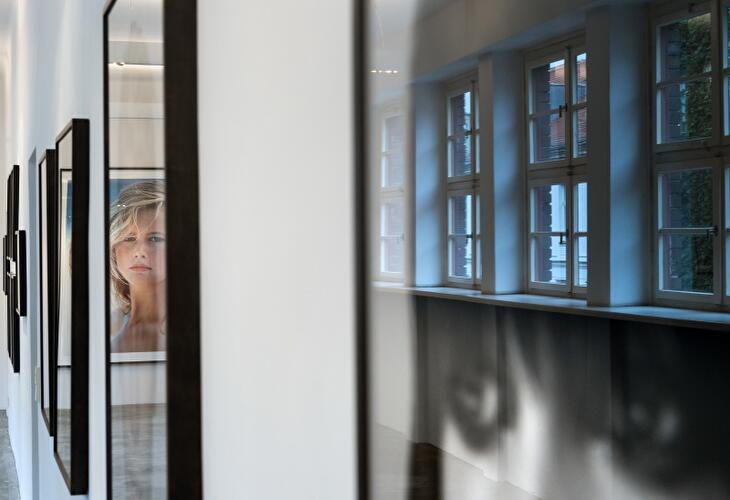 Claudia Schiffer in der CWC Gallery