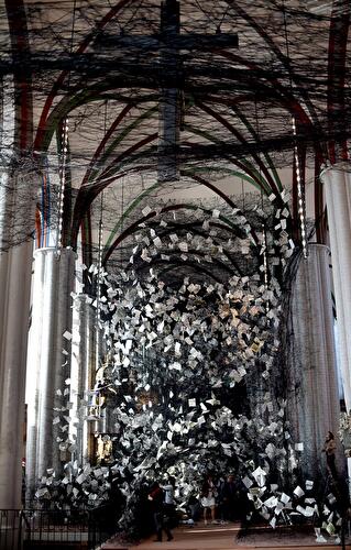 Lost Words von Chiharu Shiota