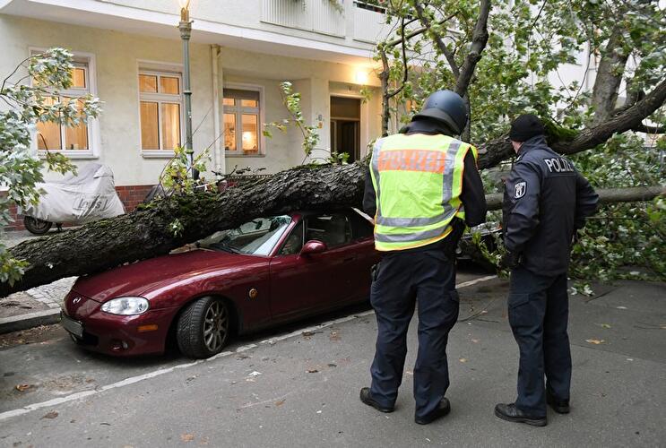 Gieselerstraße - Sturm «Xavier» fegt über Berlin