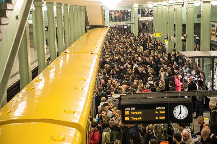 Alexanderplatz - Sturm «Xavier» fegt über Berlin