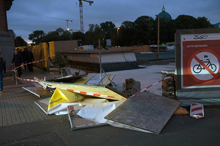 Rotes Rathaus - Sturm «Xavier» fegt über Berlin