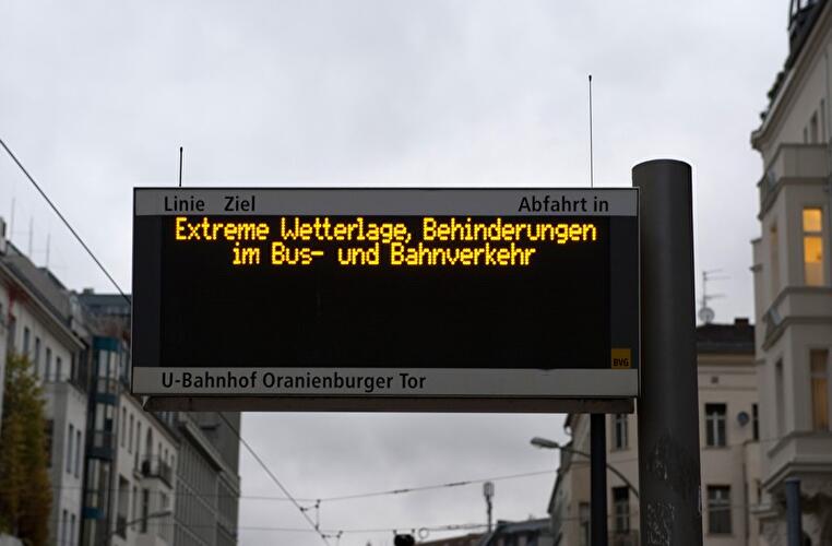 Oranienburger Tor - Sturmtief «Xavier»