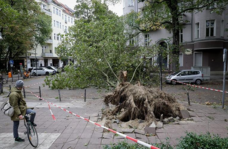 Ludwig-Kirch-Platz - Sturmtief Xavier