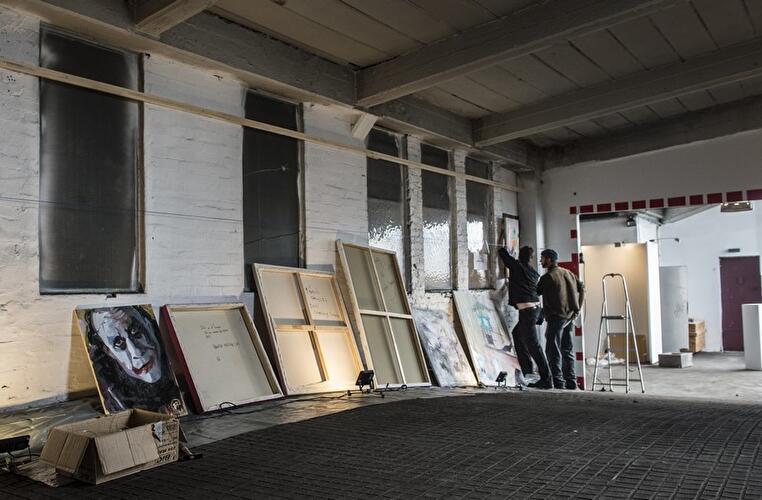 49 Contemporary Artists