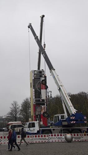 «Monument» von Manaf Halbouni