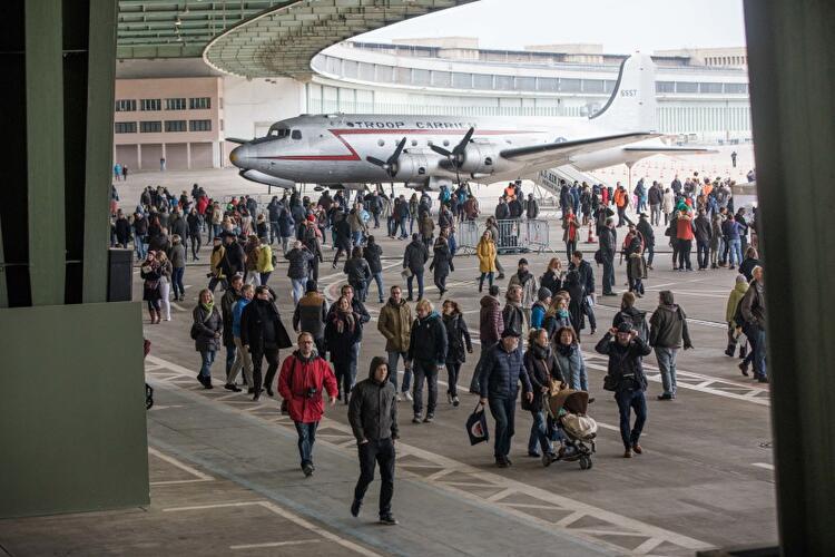 Tag der offenen Tür am ehemaligen Flughafen Tempelhof