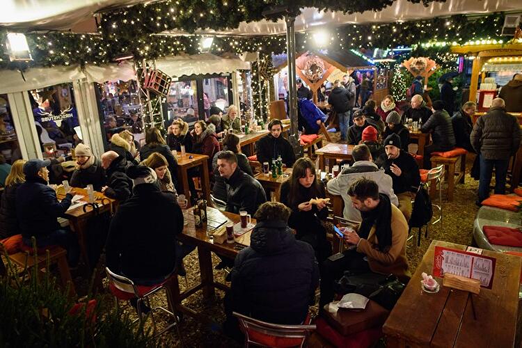 Weihnachtsmarkt am Breidscheidtplatz