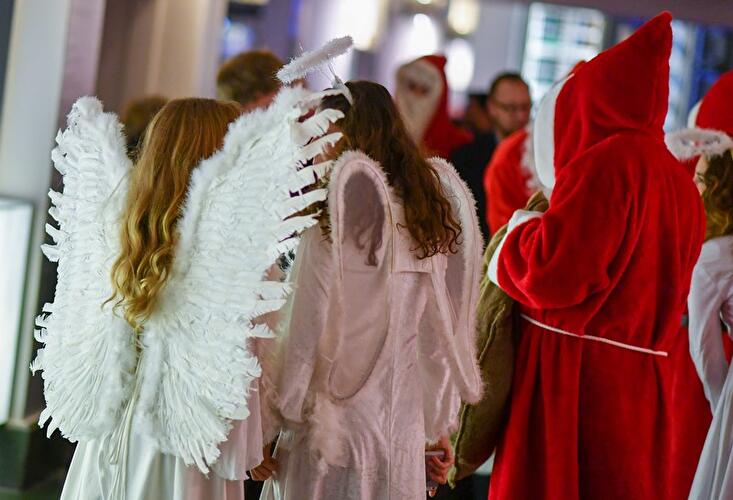 Weihnachtsmänner im Friedrichstadt-Palast
