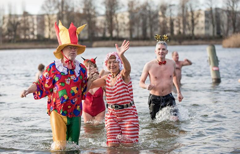 Neujahrsbaden im Orankesee 2017