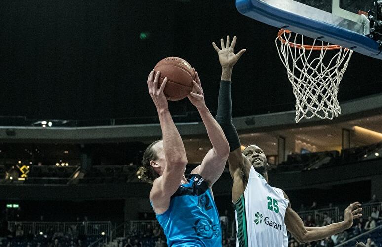 Dennis Clifford und JaJuan Johnson