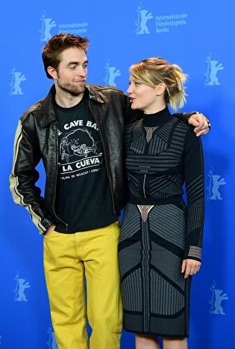 Robert Pattinson und Mia Wasikowska