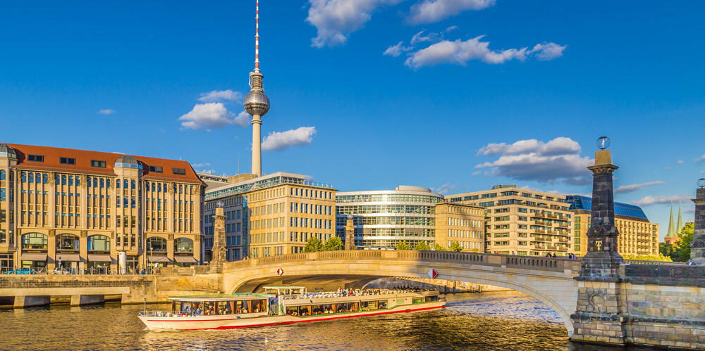 Schiffstour an der Friedrichsbrücke
