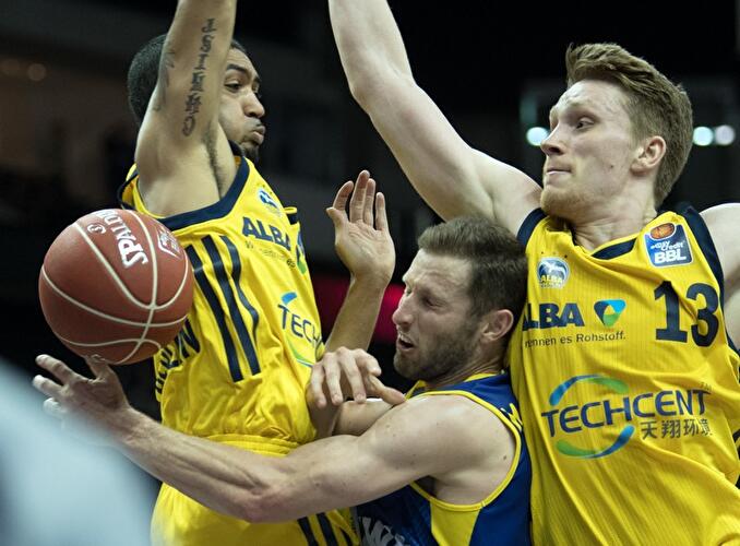 Mickey McConnell, Marius Grigonis und Peyton Siva