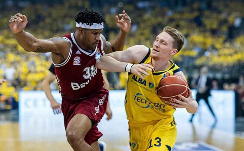 Devin Booker und Marius Grigonis