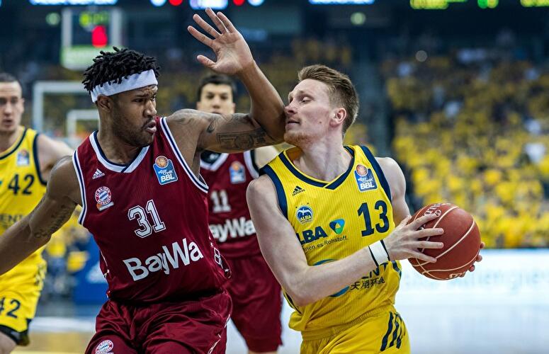 Devin Booker und Marius Grigonis
