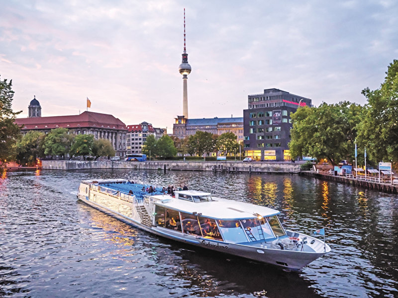 Schiffstour Abendfahrt Berlins Lichterglanz Auf Dem Wasser Erleben Berlin De
