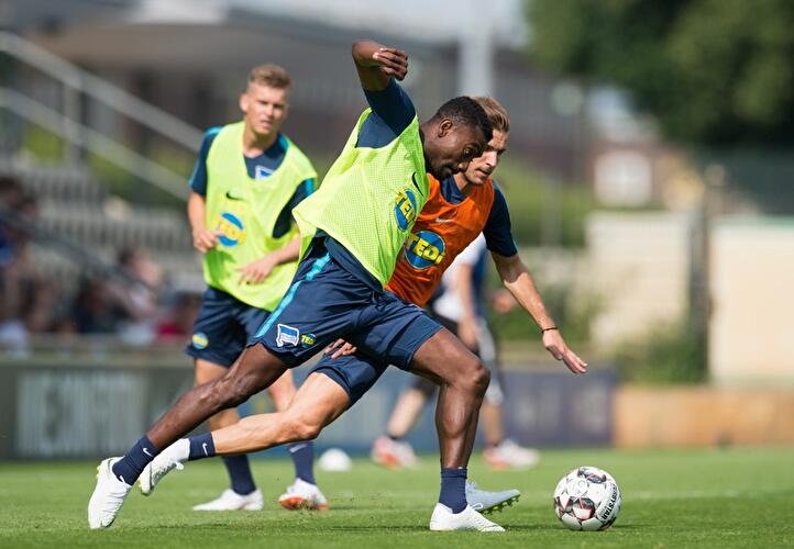 Salomon Kalou und Peter Pekarik