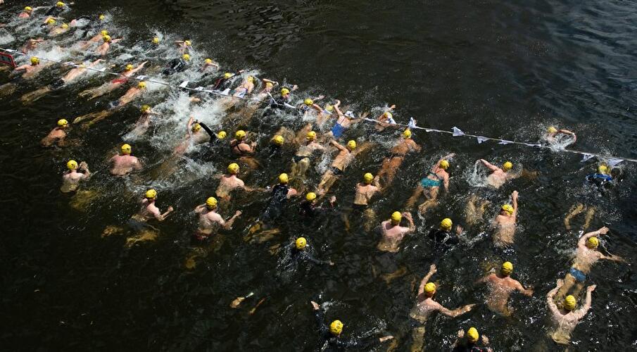 Schwimmer in der Spree
