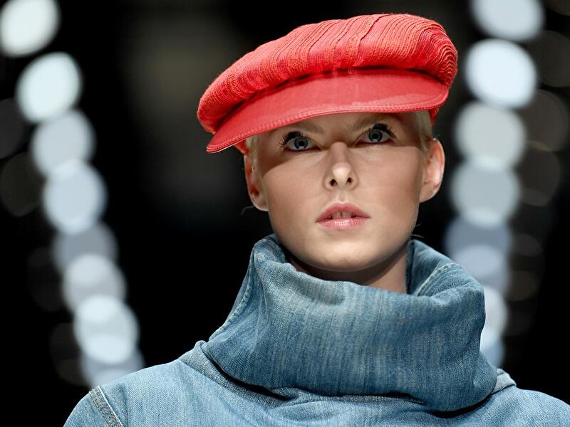 Knallige Kappen als Statement