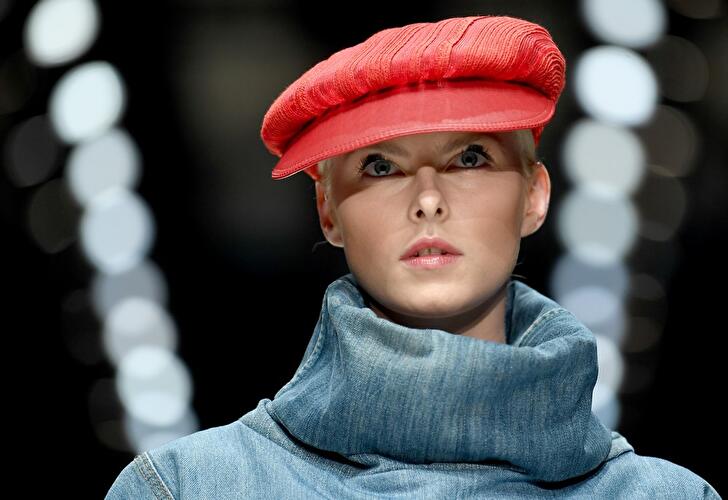 Knallige Kappen als Statement