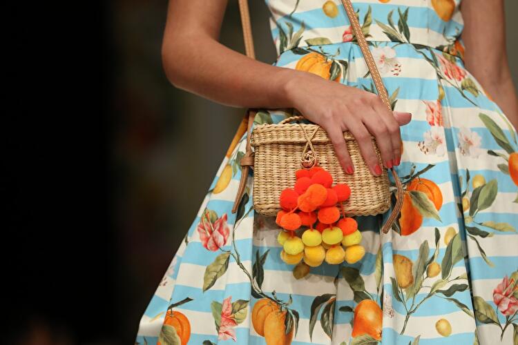 Bunt verzierte Taschen