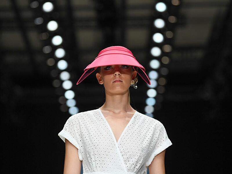 Knallige Kopfbedeckungen