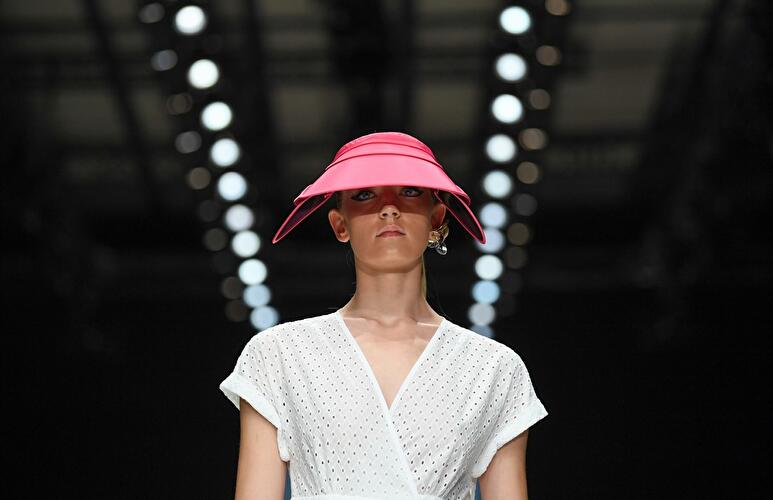 Knallige Kopfbedeckungen