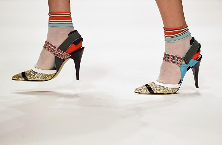 Socken in den High Heels