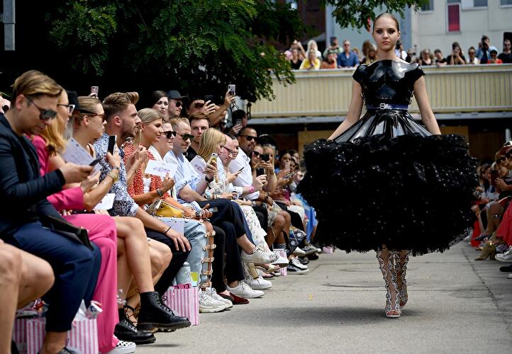 Ballerina in schwarz