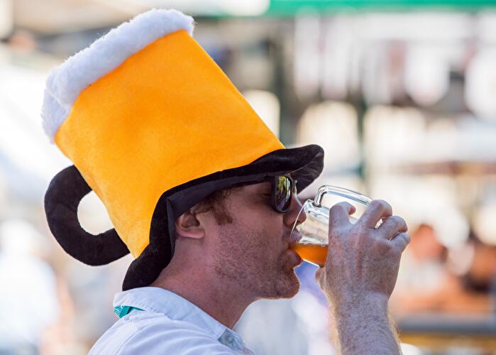 Berliner Biermeile auf der Karl-Marx-Allee