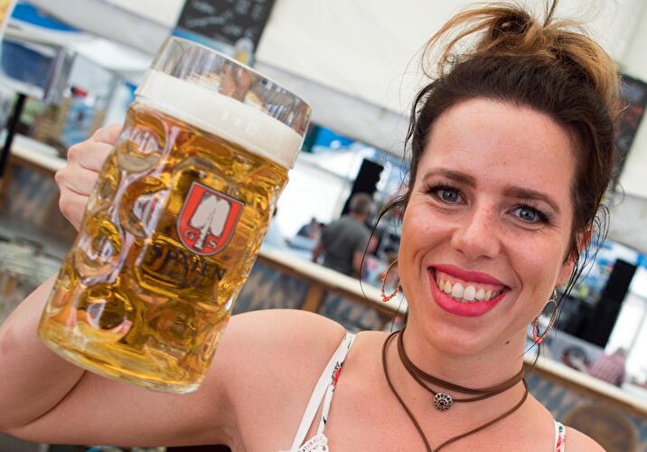 Berliner Biermeile auf der Karl-Marx-Allee