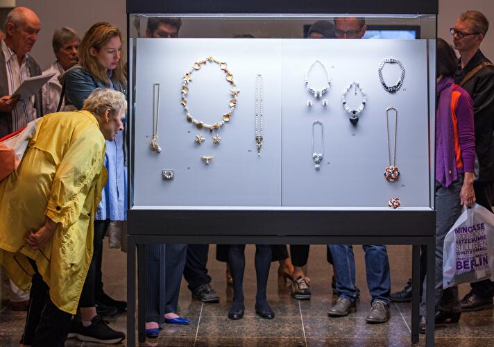 Bijoux Bijoux! Modeschmuck von Chanel bis Dior