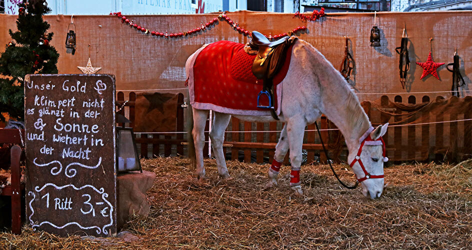 Historischer Weihnachtsmarkt auf dem RAW-Gelände