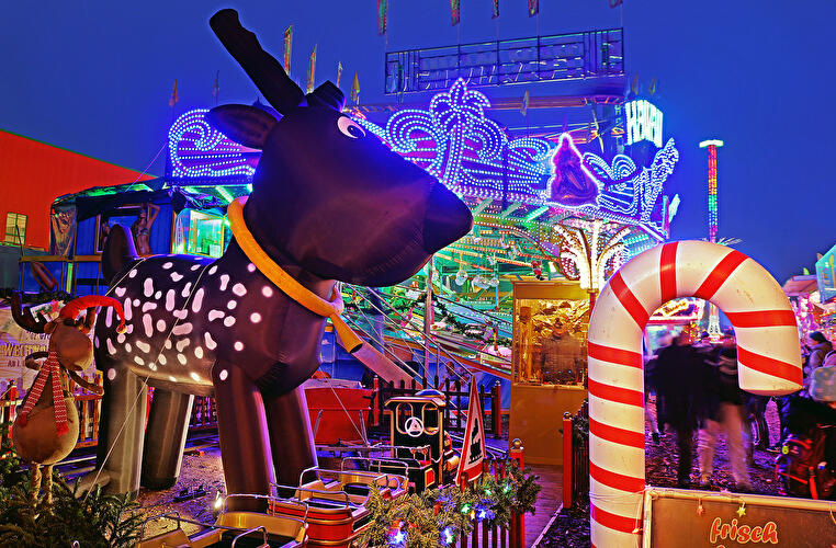 Der Große Berliner Weihnachtsmarkt an der Allee