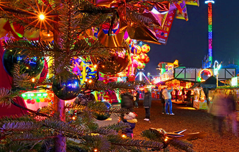 Der Große Berliner Weihnachtsmarkt an der Allee