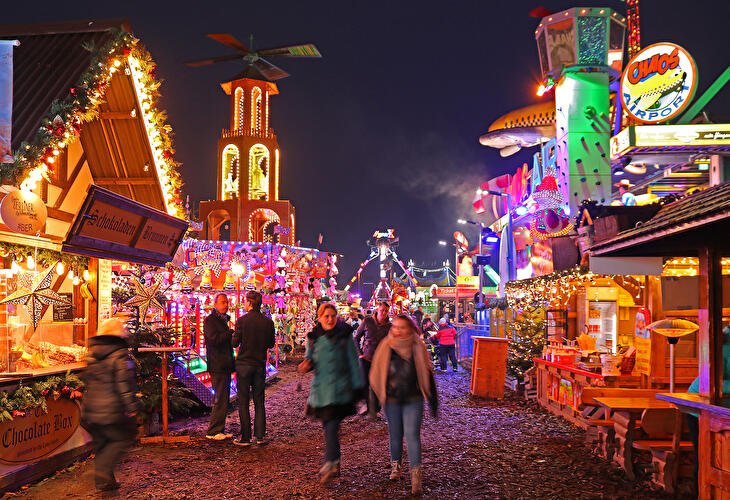 Der Große Berliner Weihnachtsmarkt an der Allee
