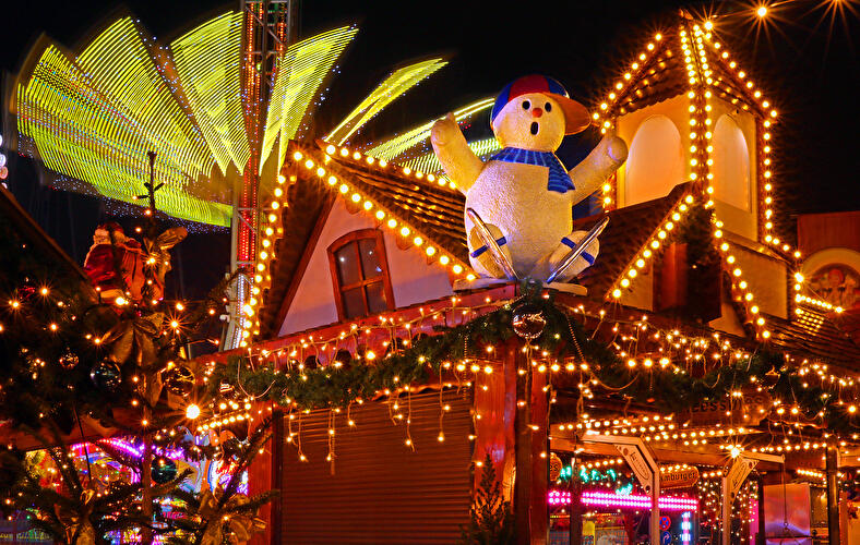 Der Große Berliner Weihnachtsmarkt an der Allee