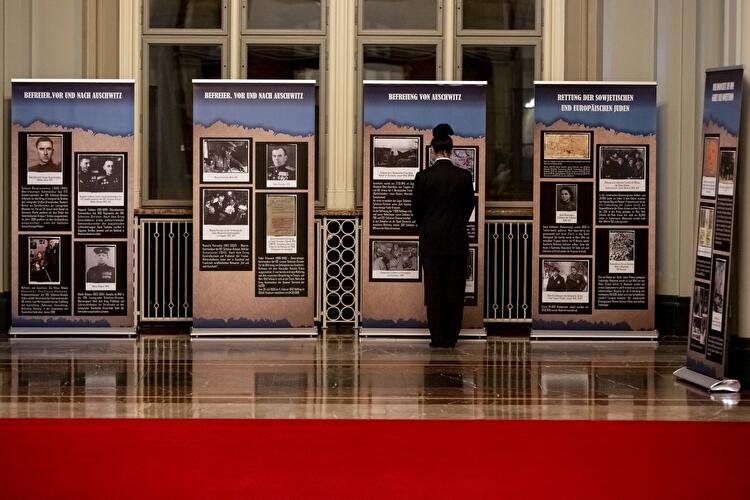 Der Holocaust – Vernichtung, Befreiung, Rettung