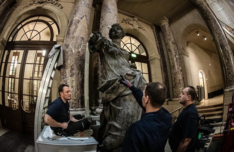 Schlüters Kolossalfiguren ziehen in das neue Humboldt Forum