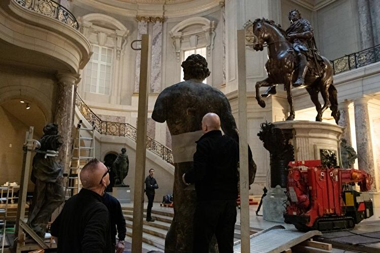 Schlüters Kolossalfiguren ziehen in das neue Humboldt Forum