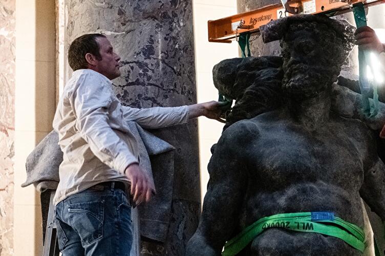 Schlüters Kolossalfiguren ziehen in das neue Humboldt Forum