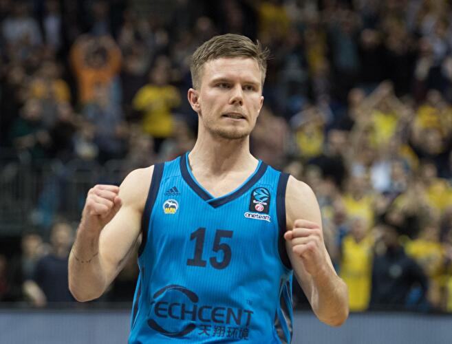 Alba siegt gegen Malaga