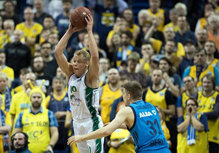 Alba siegt gegen Malaga