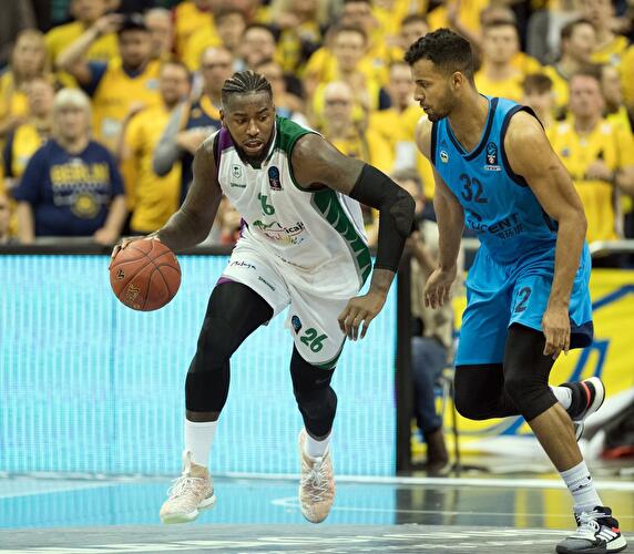 Alba siegt gegen Malaga