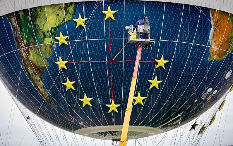 Europa-Sterne auf dem Weltballon